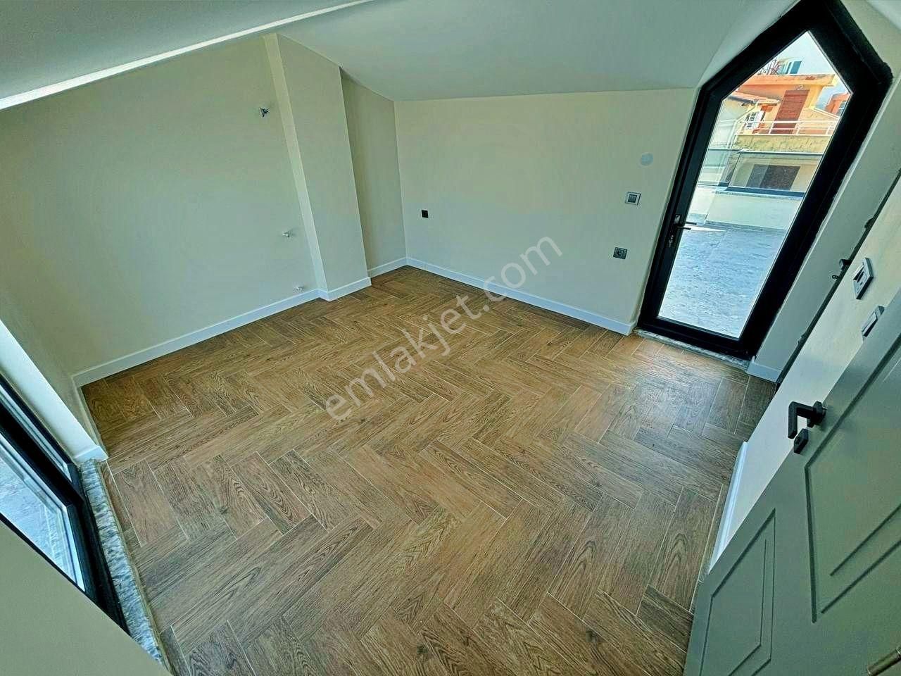 Uytundan Pelitköyde Denize 100 Metre Geniş Bahçeli 4+1 Villa - Görsel 22