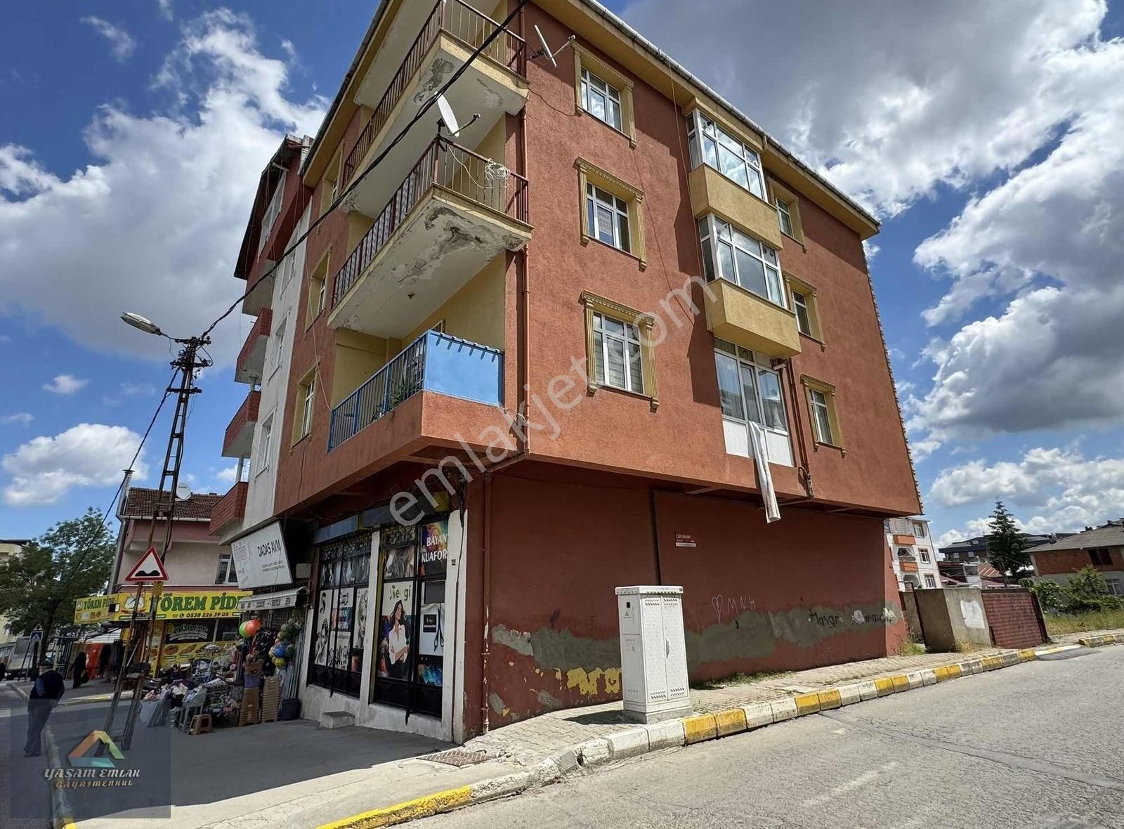 Yaşam'dan M.akif Mahallesi Ana Cadde Üzeri 3+1 E.banyolu Daire - Görsel 23