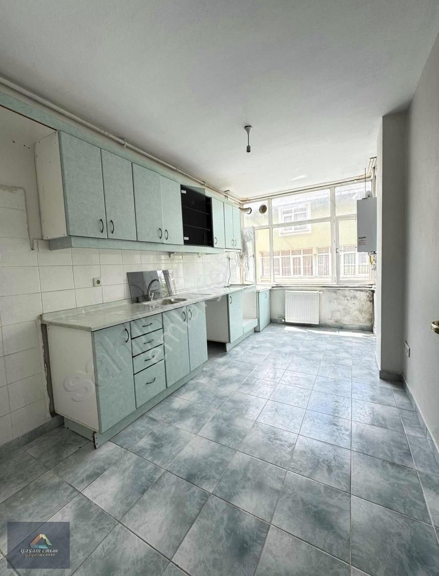 Yaşam'dan M.akif Mahallesi Ana Cadde Üzeri 3+1 E.banyolu Daire - Görsel 2