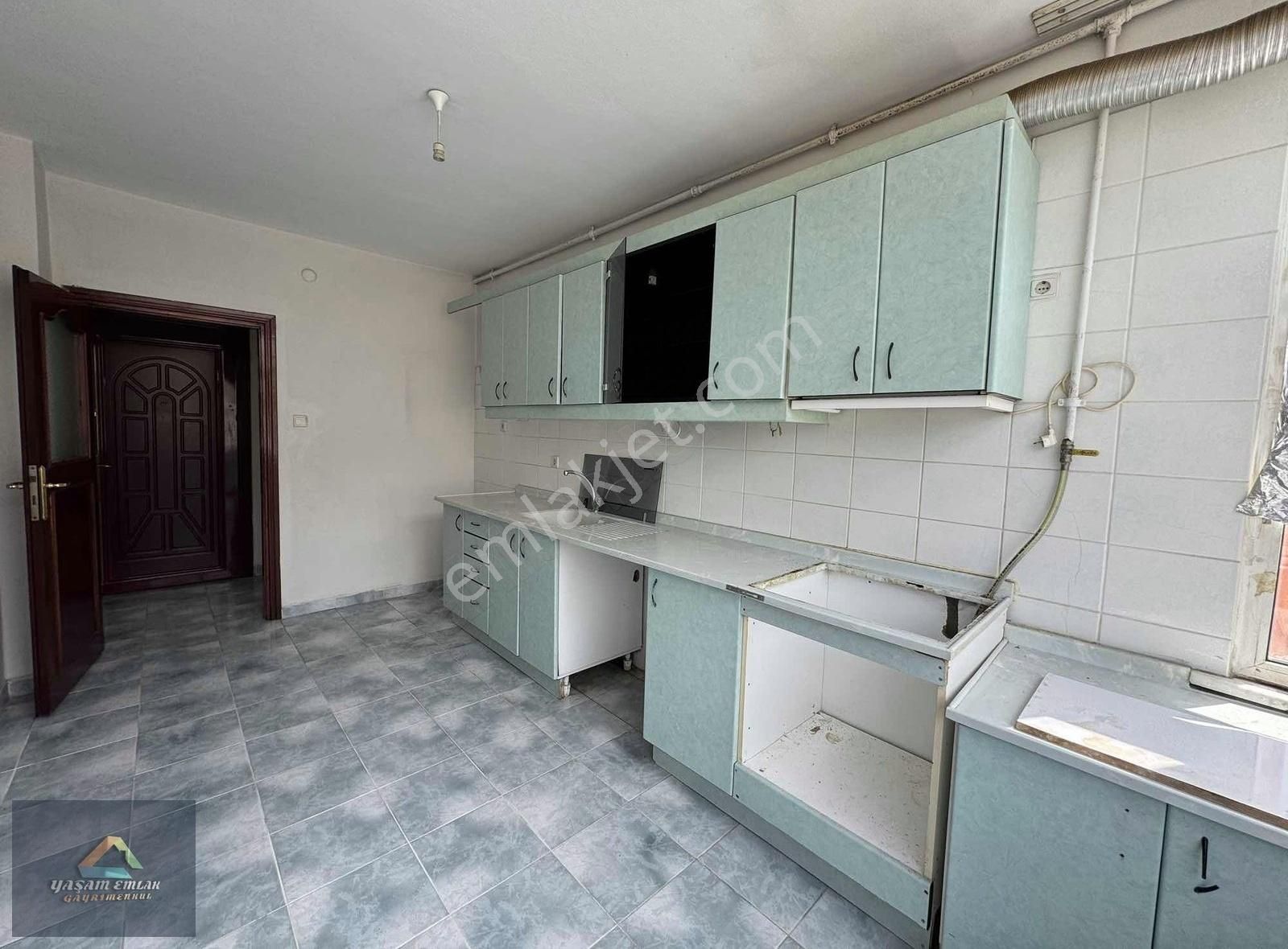 Yaşam'dan M.akif Mahallesi Ana Cadde Üzeri 3+1 E.banyolu Daire - Görsel 11