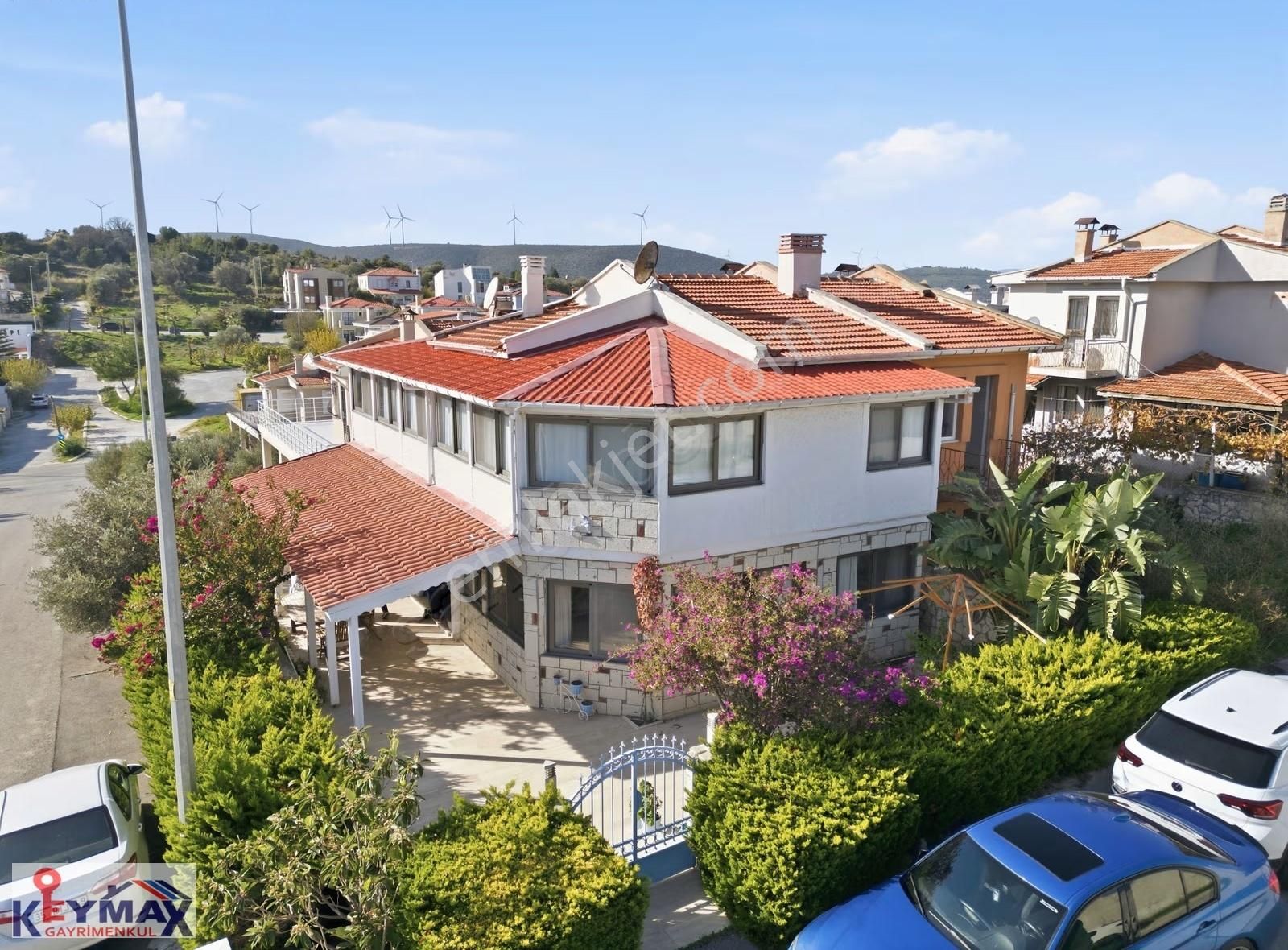 Alaçatıda Çarşıya 400mt. Mesafede 7+1 Bahçeli Köşe Dubleks Villa - Görsel 26