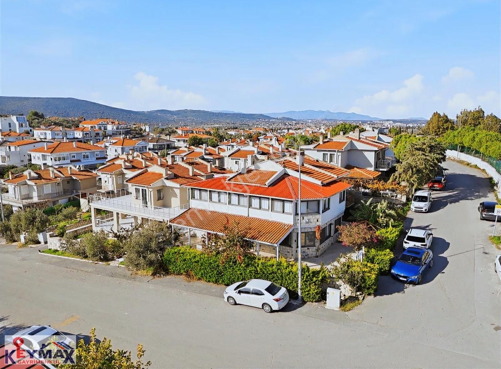 Alaçatıda Çarşıya 400mt. Mesafede 7+1 Bahçeli Köşe Dubleks Villa - Görsel 6