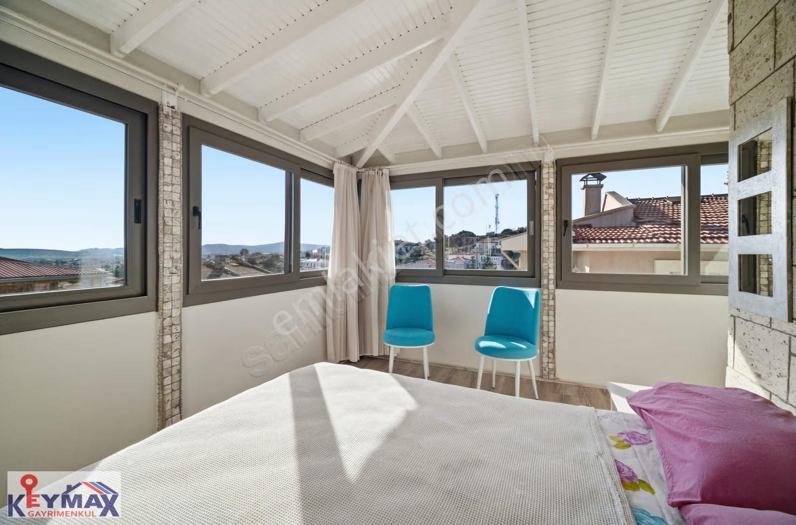 Alaçatıda Çarşıya 400mt. Mesafede 7+1 Bahçeli Köşe Dubleks Villa - Görsel 15