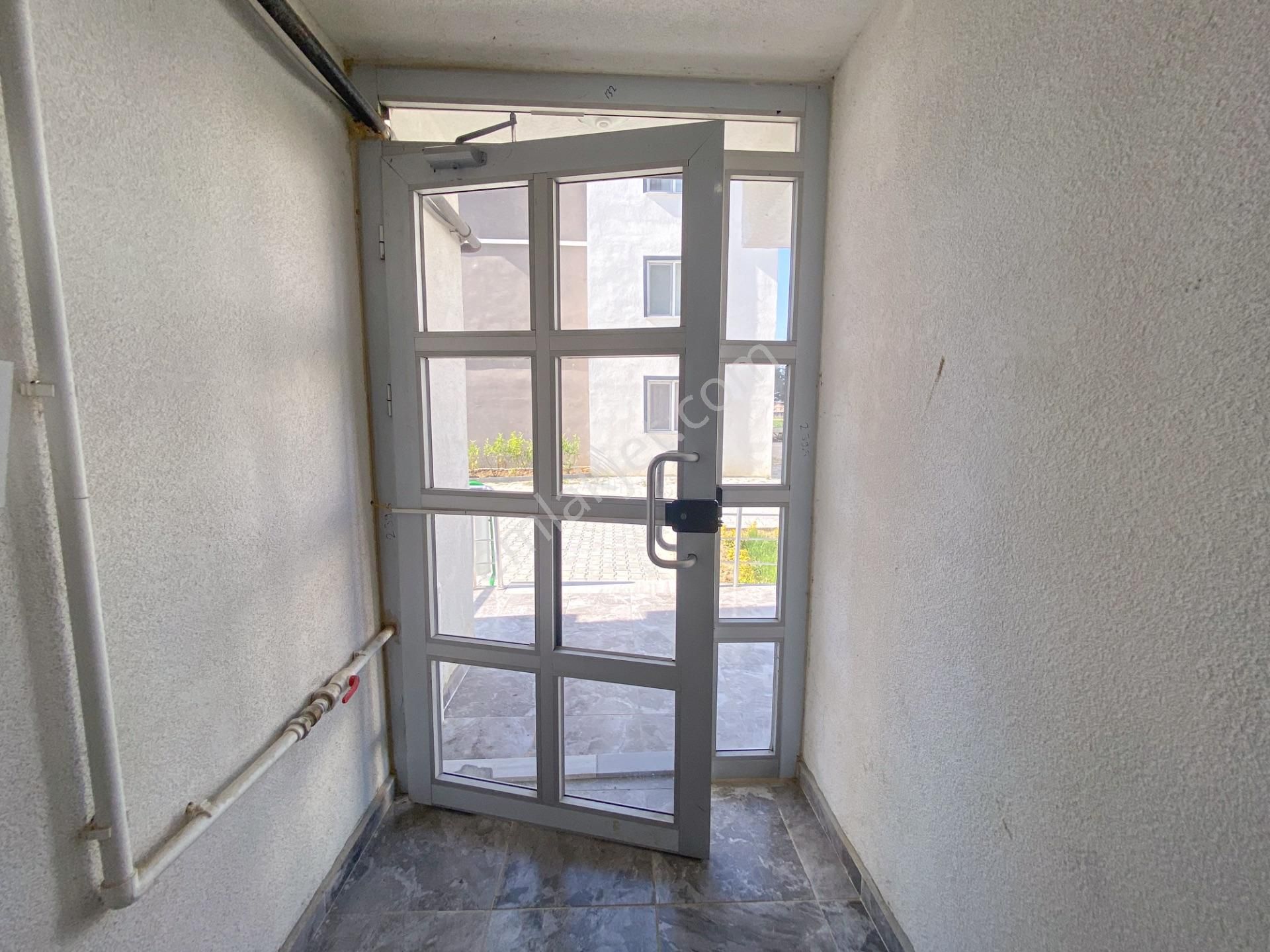 Havuzlu Site İçinde İskanlı Geniş Bahçeli Satılık Köşe 1+1 Daire - Görsel 34