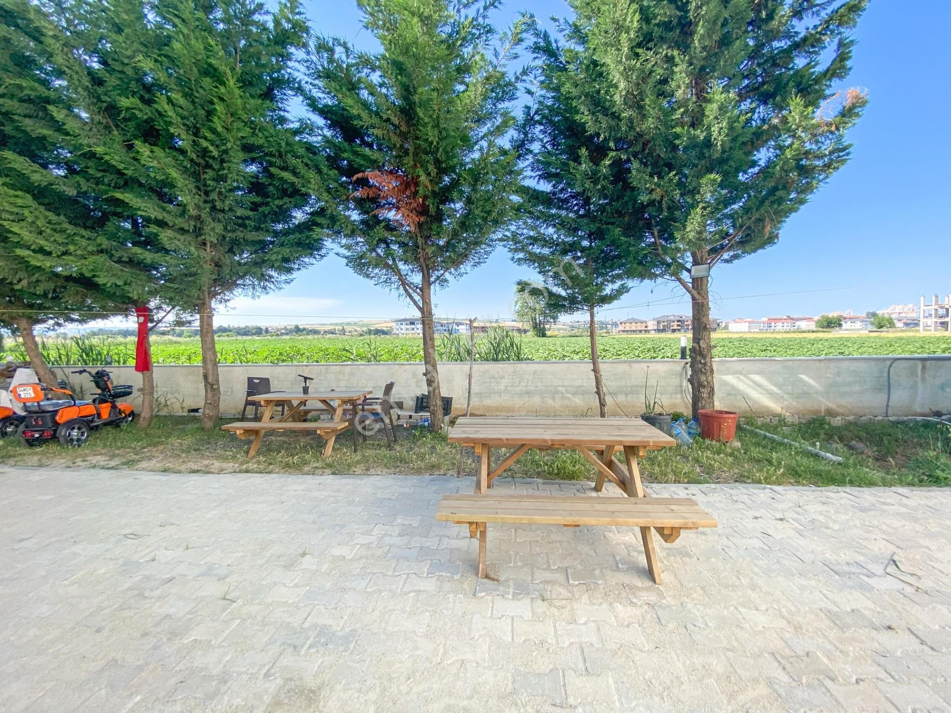 Havuzlu Site İçinde İskanlı Geniş Bahçeli Satılık Köşe 1+1 Daire - Görsel 6