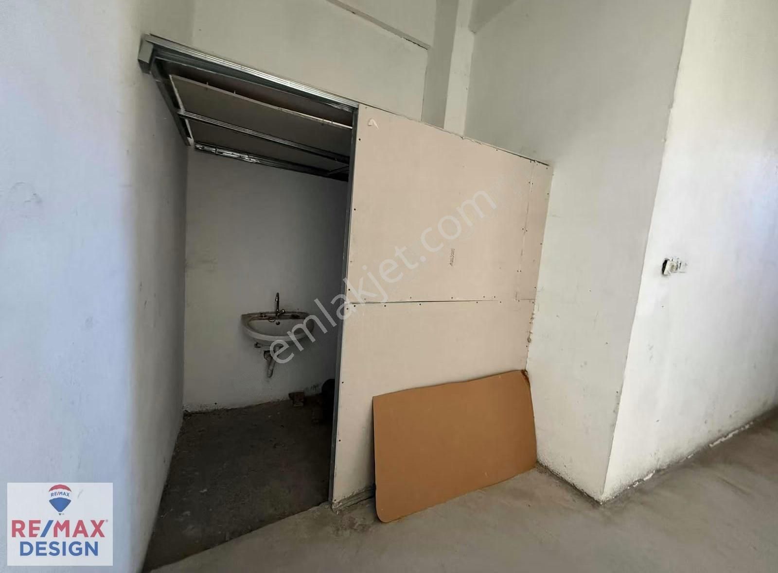 Remax Desıgn Kaymakamlık Yanı Kiralık Depo - Görsel 3