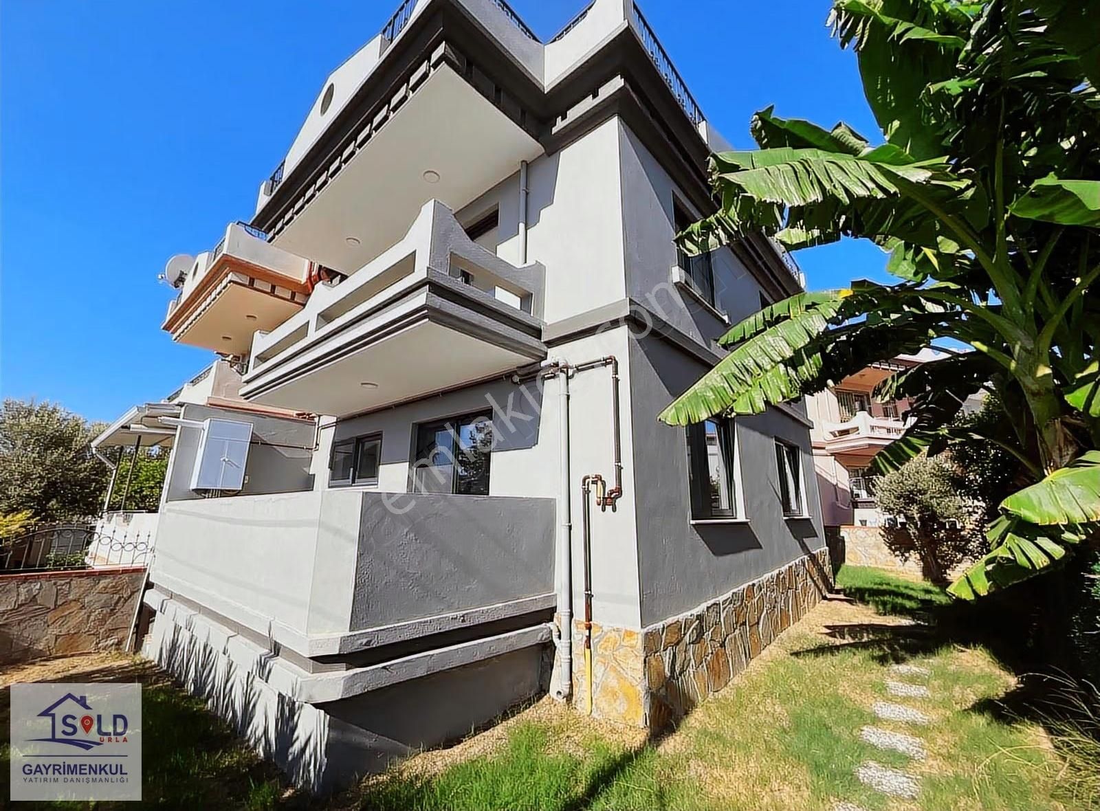 Urla Merkez, Rüstem Mahallesi, Satılık 4+1 Villa