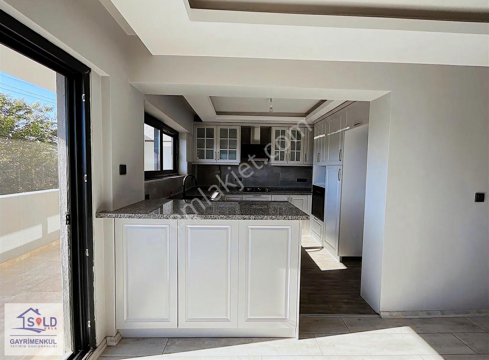 Urla Merkez, Rüstem Mahallesi, Satılık 4+1 Villa - Görsel 5