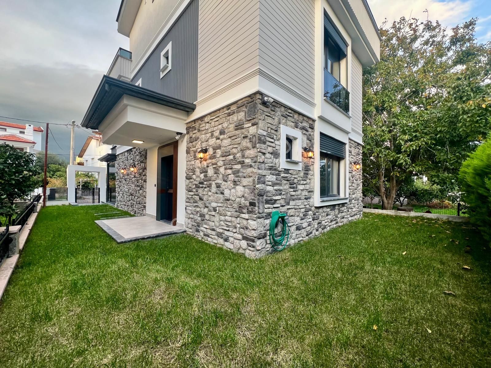 Akçay Aras Emlaktan Narlıda Denize 150 M. Lüks Müstakil Villa - Görsel 3