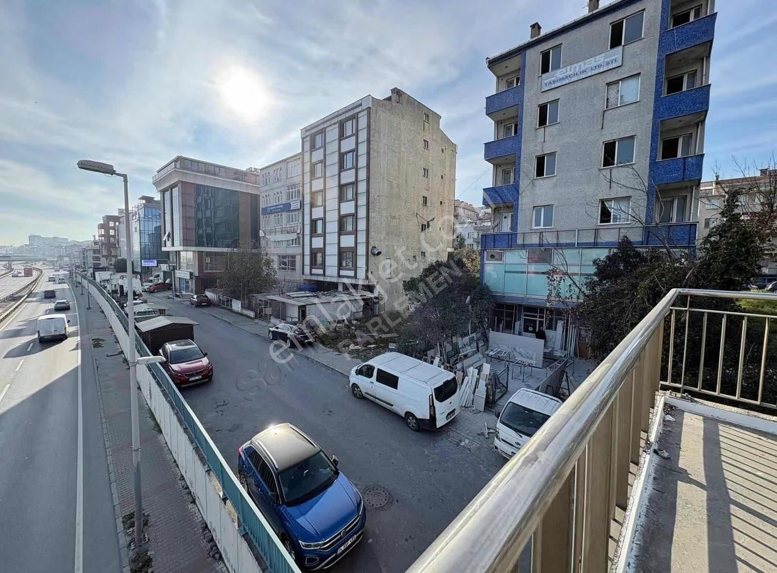 Liman Yolu Üzerinde , İki Caddeye Cephe İşyeri Arsası