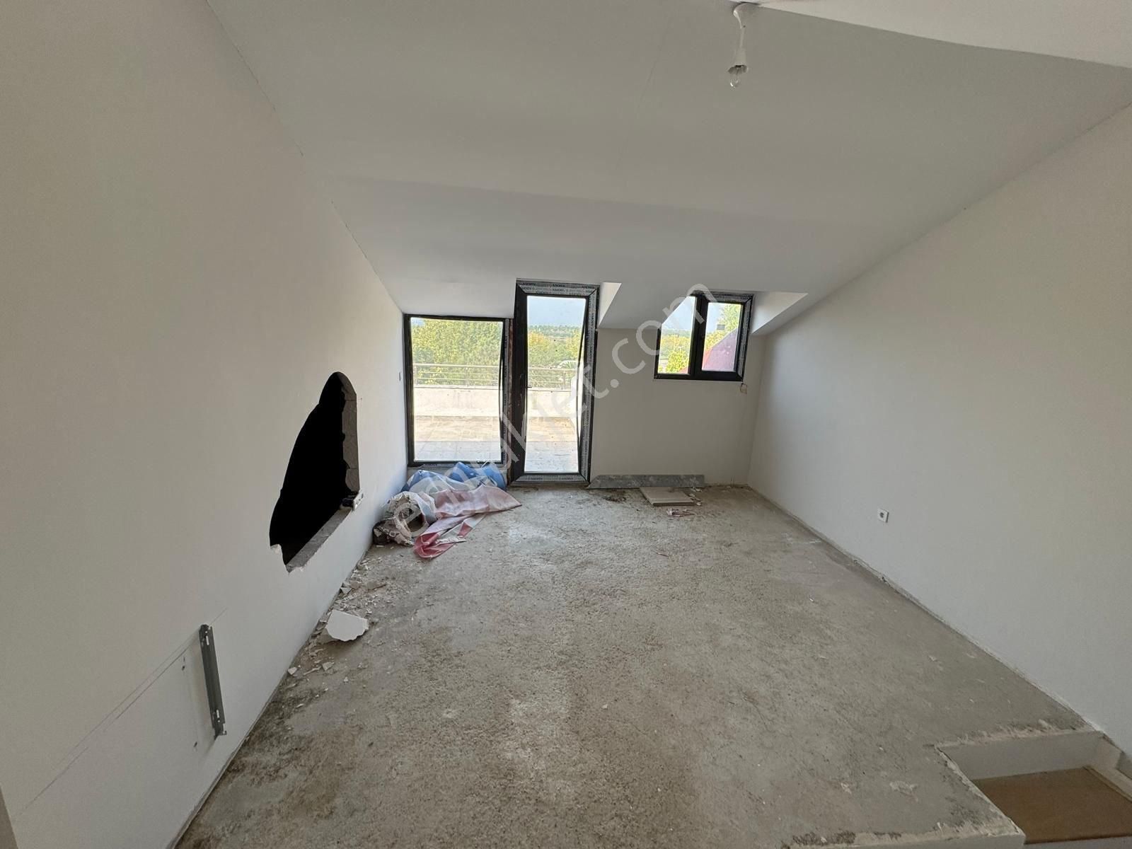 Maltepe Yalı Mahallesinde Deniz Manzaralı Satılık Dubleks Daire - Görsel 3