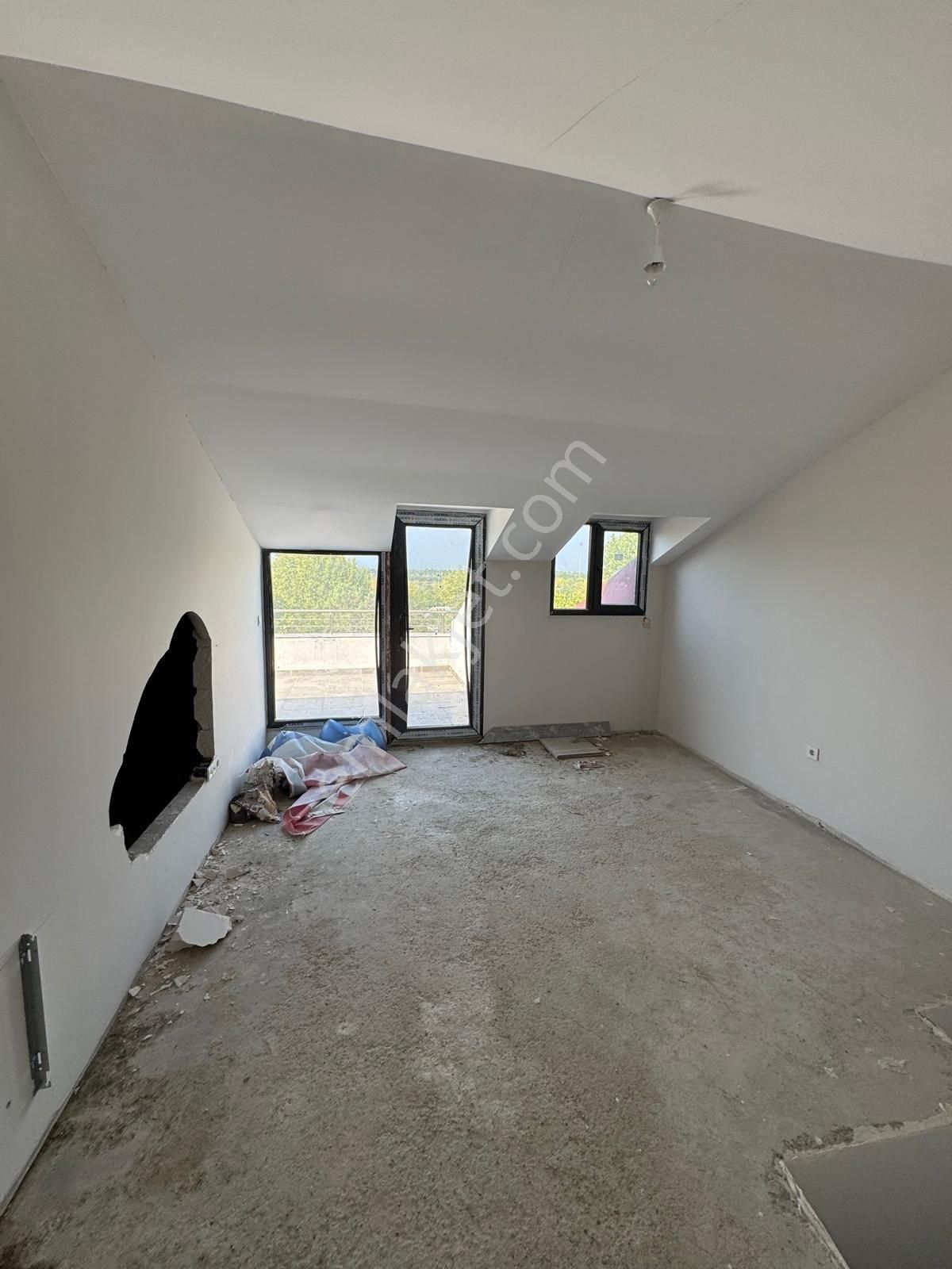 Maltepe Yalı Mahallesinde Deniz Manzaralı Satılık Dubleks Daire - Görsel 6