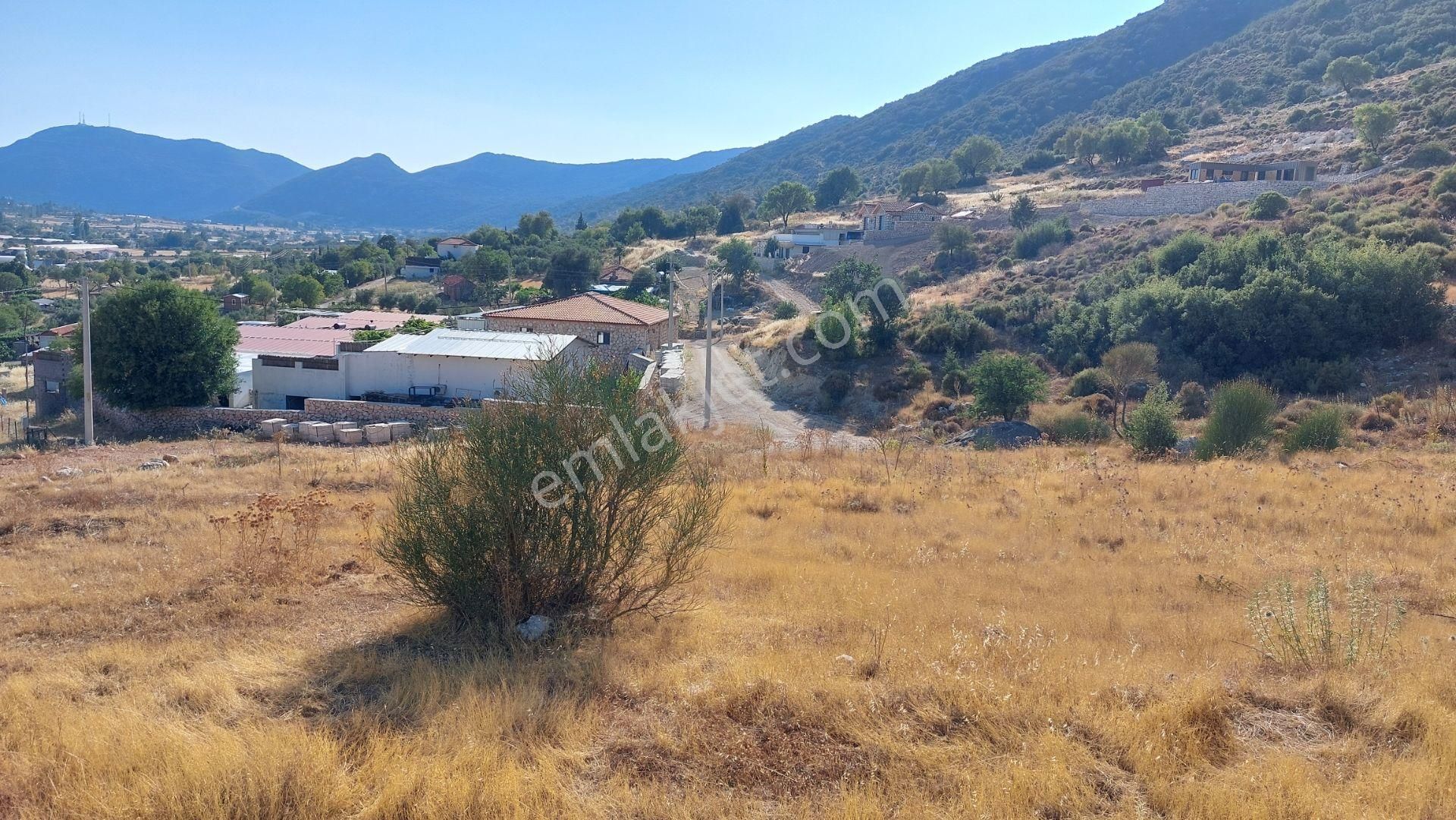 Villalar Arasında Resmi İnşaat İzinli Altyapılı Mükemmel Arazi!!