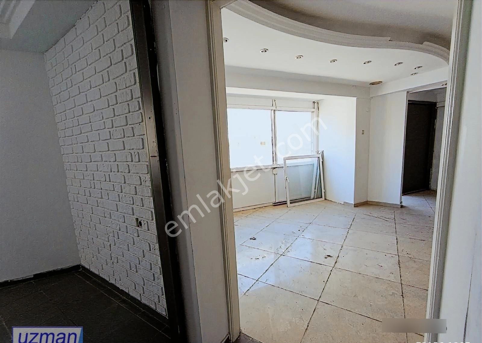 Kuşadası Merkezde İşyerine Ve Meskene Uygun 1+1 Satılık Daire - Görsel 3