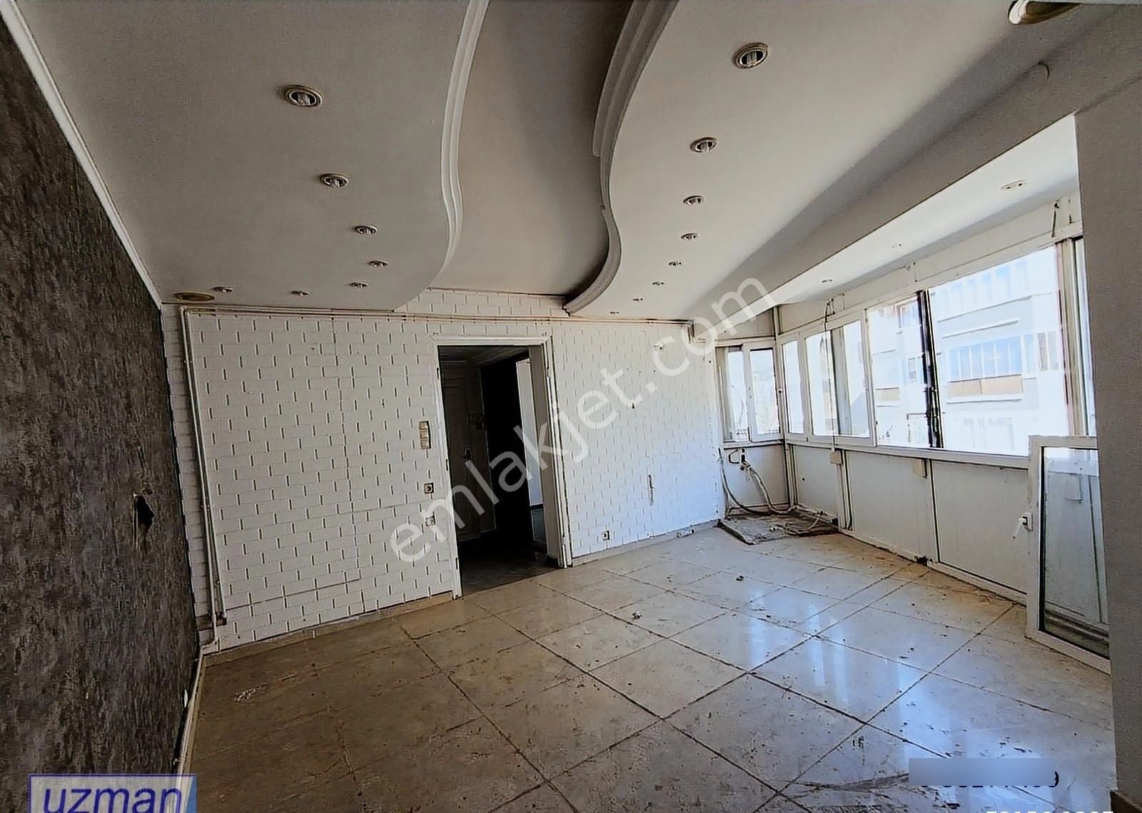 Kuşadası Merkezde İşyerine Ve Meskene Uygun 1+1 Satılık Daire - Görsel 12