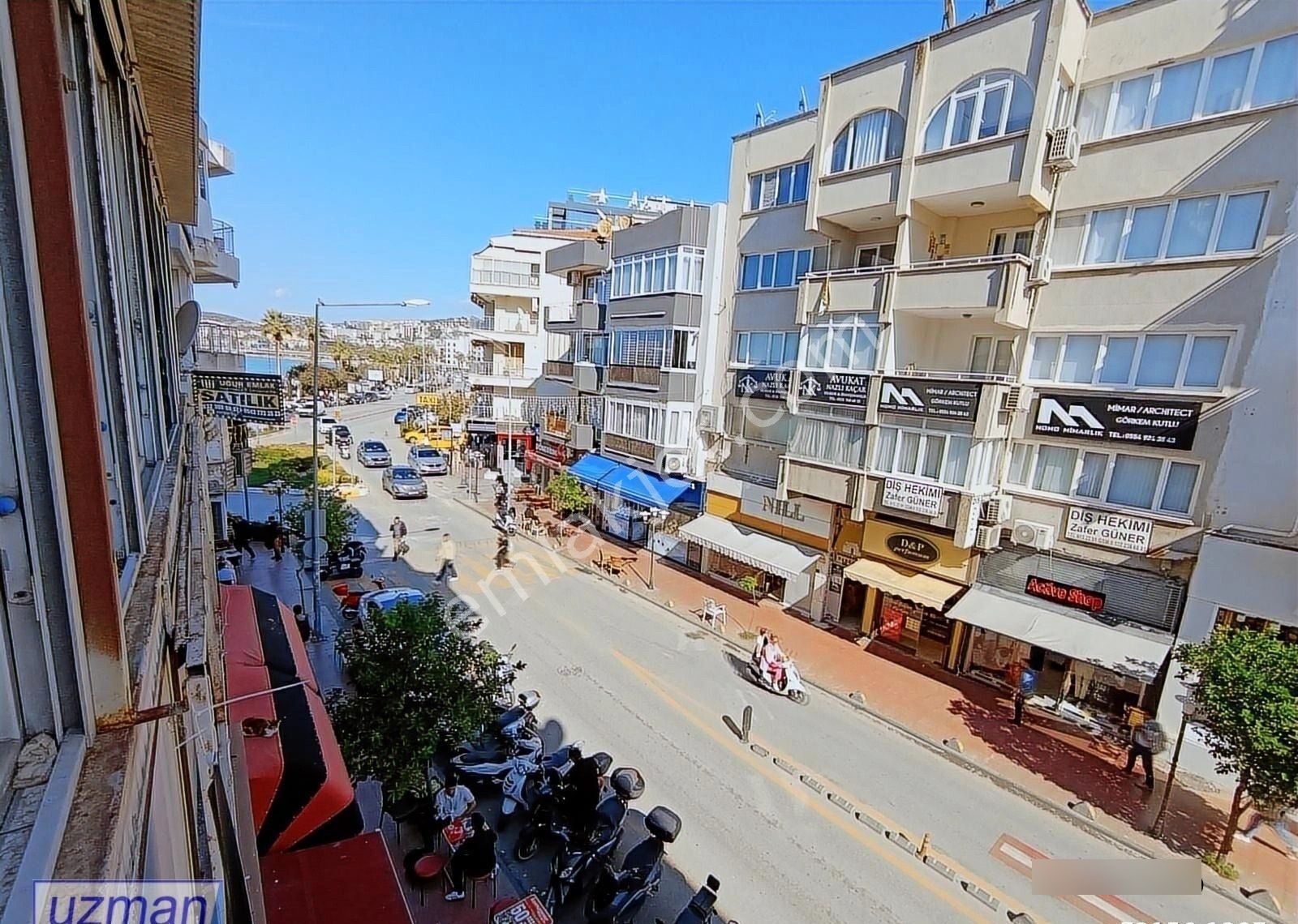 Kuşadası Merkezde İşyerine Ve Meskene Uygun 1+1 Satılık Daire