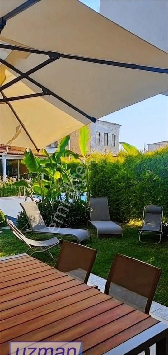 Kuşadasında 3+1 Elit Site İçinde Eşyalı Lüks Kiralık Villa - Görsel 24