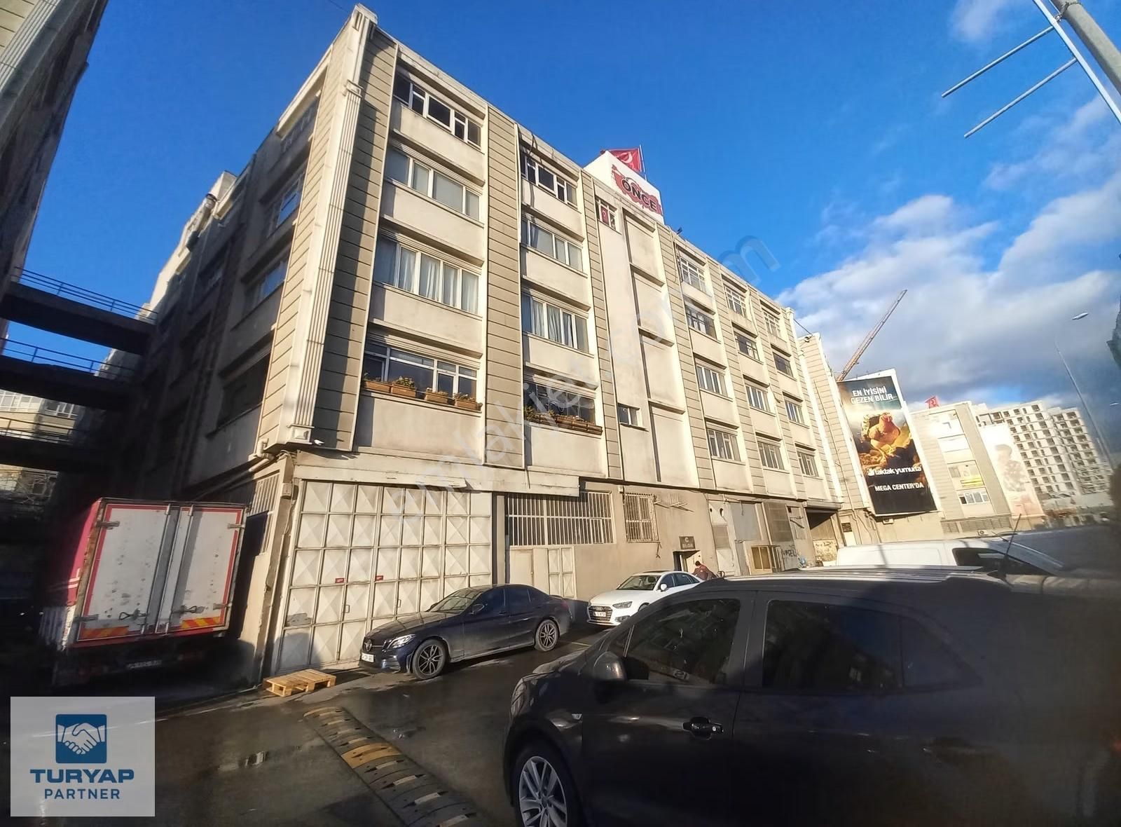 Bayrampaşa Alba Sanayi Sitesinde 3.kat 80 M2 Kiralık Atölye