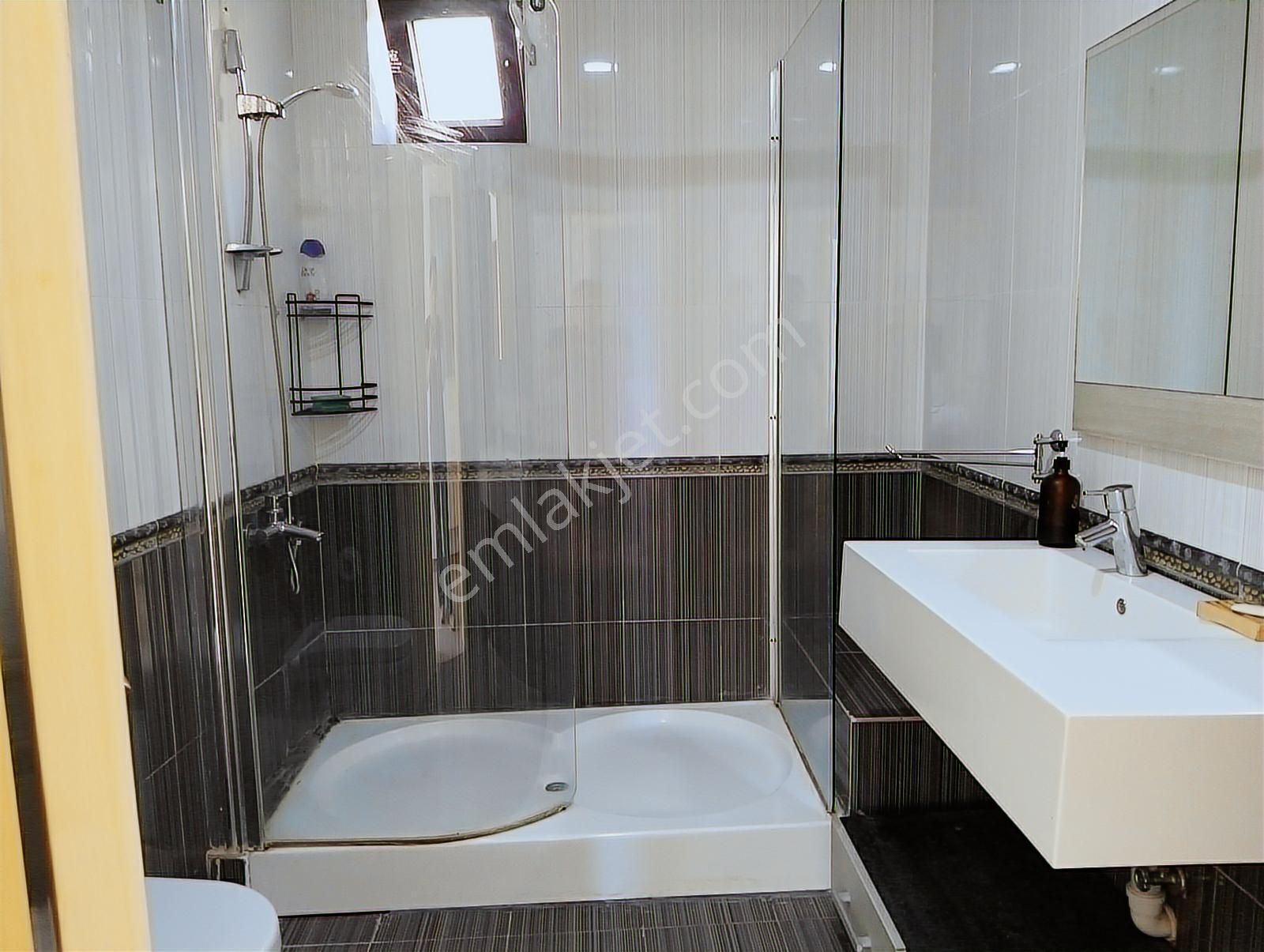 Ortakent"te, Havuzlu, Deniz Manzaralı, Yıllık Kiralık Villa - Görsel 27