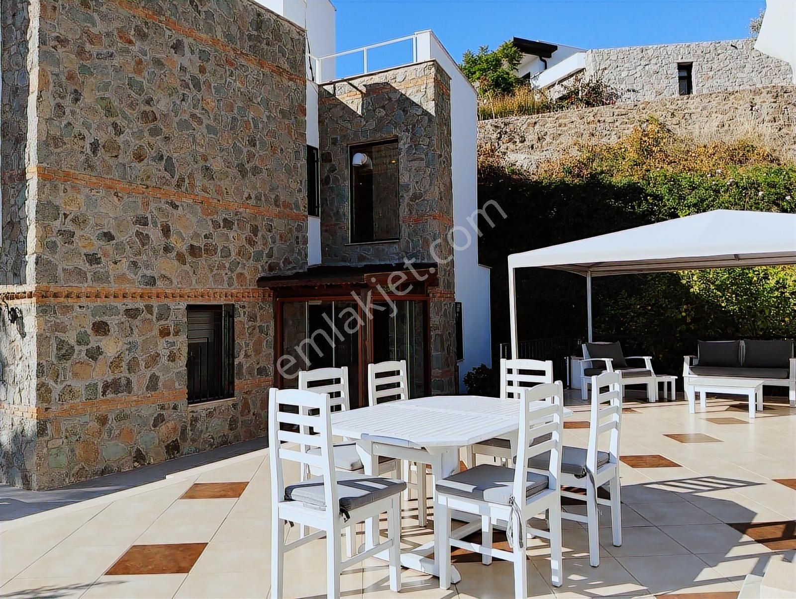 Ortakent"te, Havuzlu, Deniz Manzaralı, Yıllık Kiralık Villa - Görsel 10