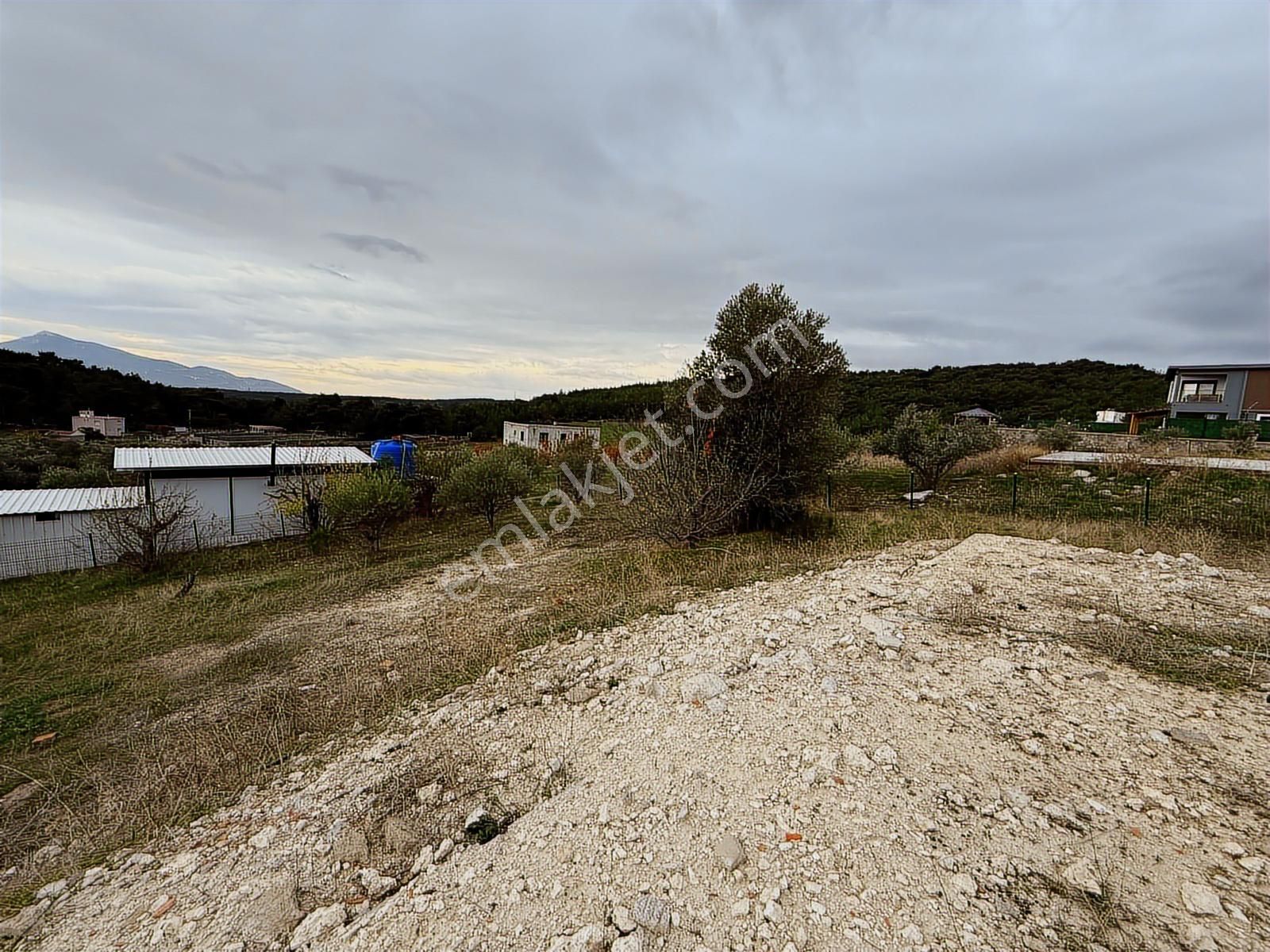 Bornova Yakaköyde Satılık Geniş Harika Konumlu Arsa - Görsel 3