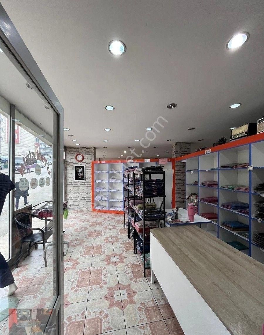 Karamanoğlu Emlak'tan Devren Kiralık Tıbbi Giyim Mağazası