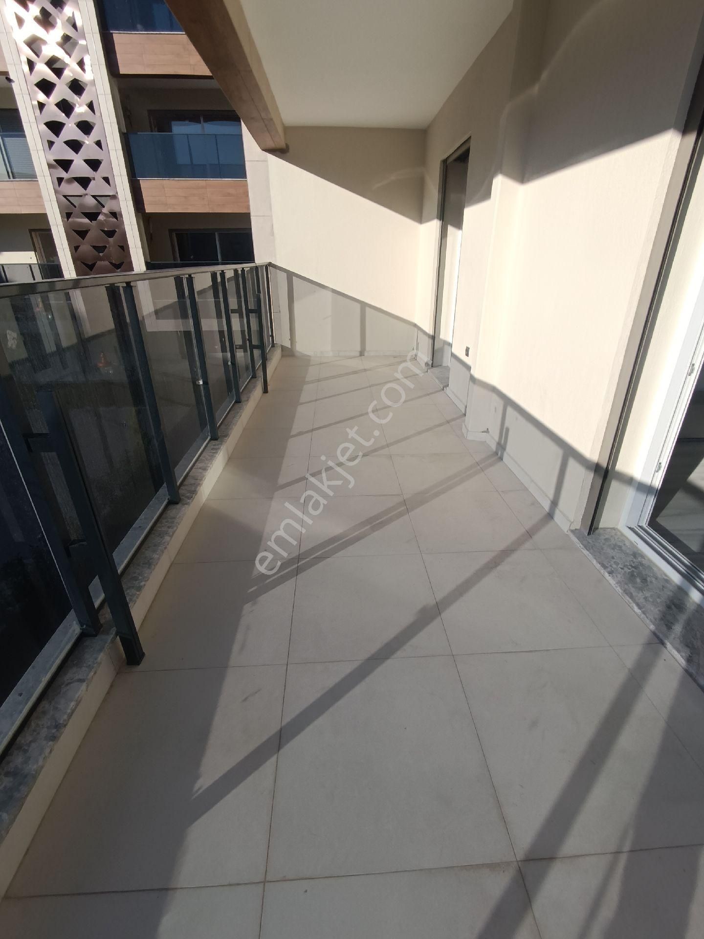 Kuşadası Merkezde Satılık Arakat 3+1 Daire - Görsel 5