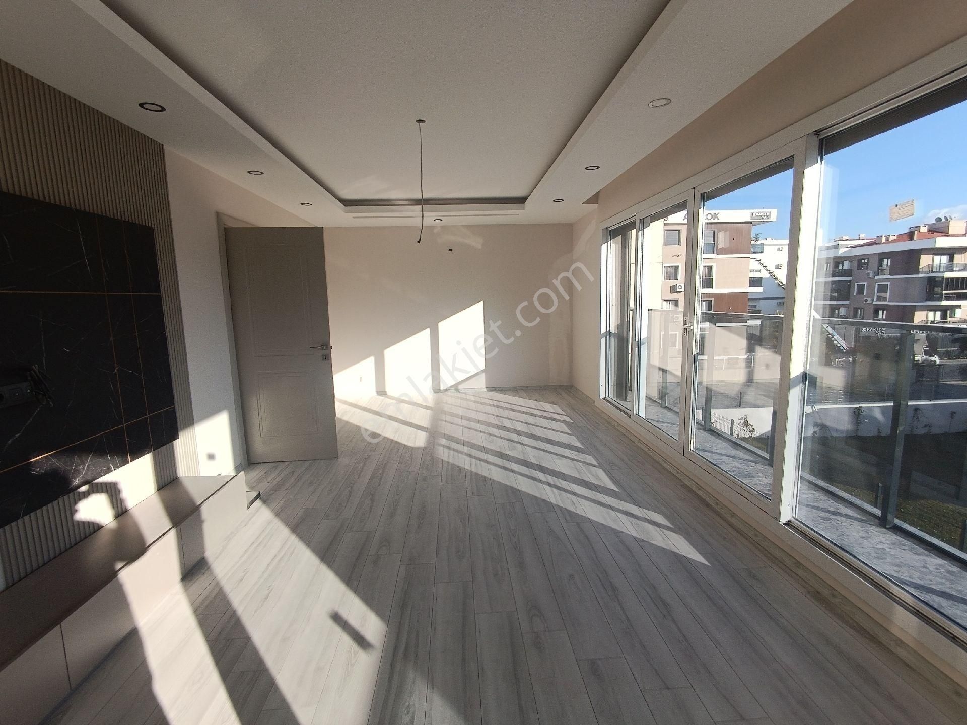 Kuşadası Merkezde Satılık Arakat 3+1 Daire - Görsel 4