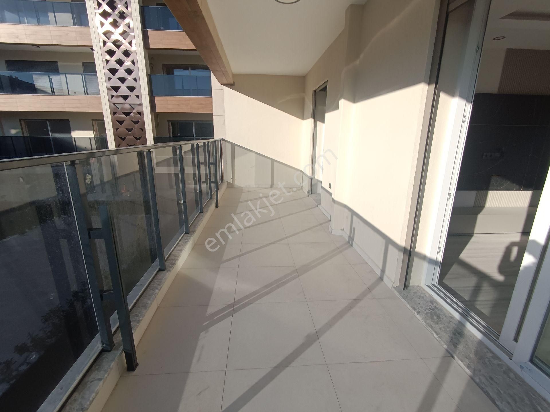 Kuşadası Merkezde Satılık Arakat 3+1 Daire - Görsel 31