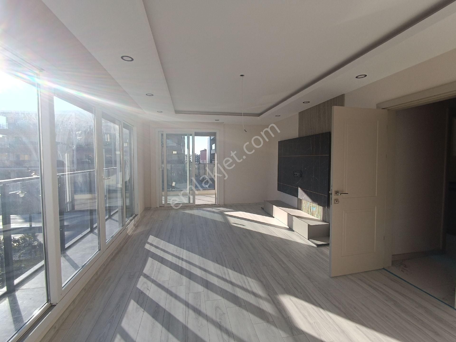 Kuşadası Merkezde Satılık Arakat 3+1 Daire - Görsel 2