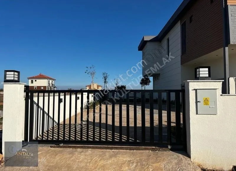 Döşemealtı Şehir Hastahanesi Yakını 4+1 Ultra Lüx Kiralık Villa. - Görsel 14