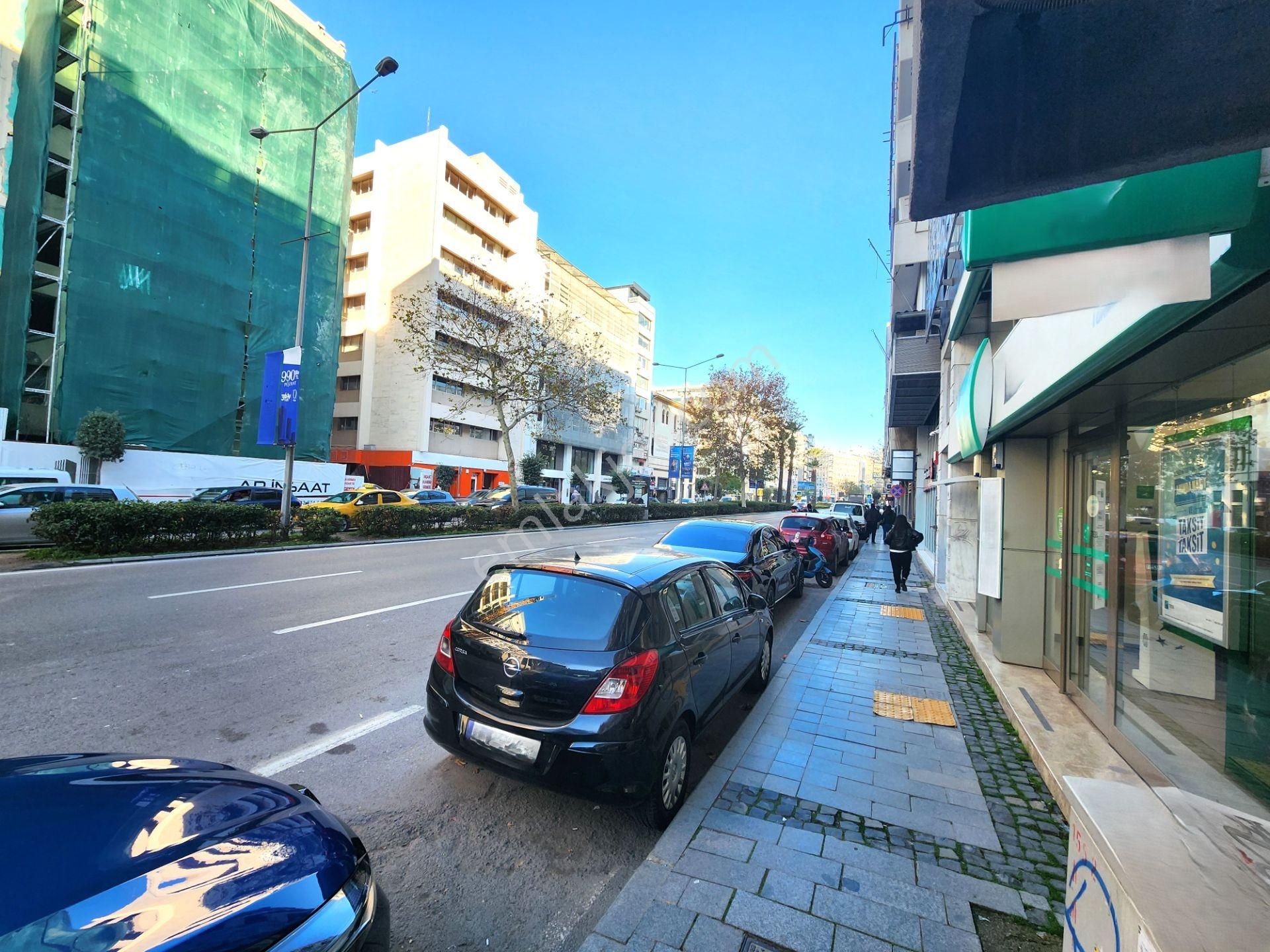 Remax Arma’dan, Konak Pasaportta Cumhuriyet Bulvarı Üzeri Satılık Ofis - Görsel 3