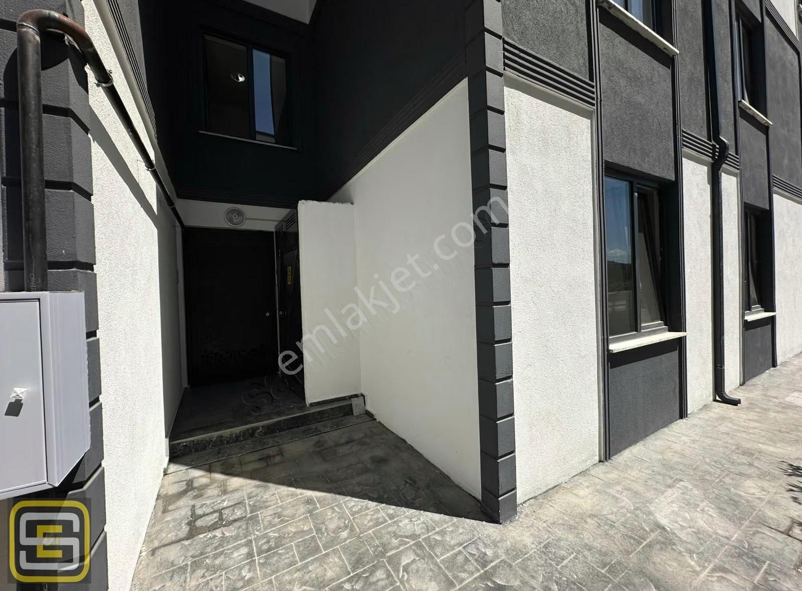 Karasu'da Lüks Sitede Havuz Başı Yerden Isıtmalı 2+1 85 M2 Daire - Görsel 3
