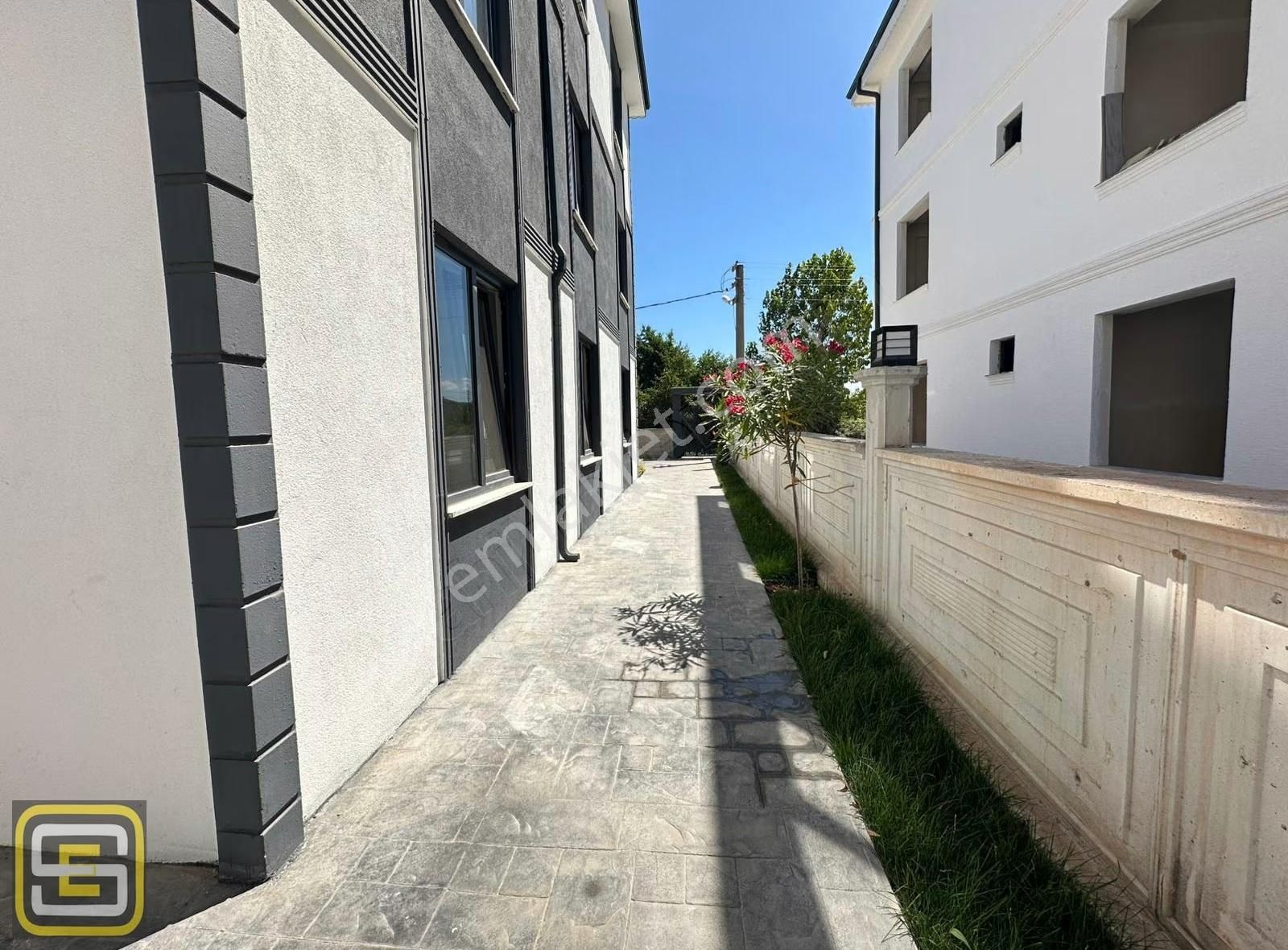 Karasu'da Lüks Sitede Havuz Başı Yerden Isıtmalı 2+1 85 M2 Daire - Görsel 17
