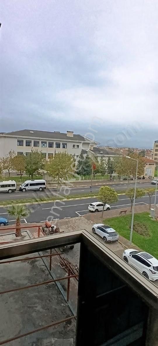 Çok Merkezi Konumda Kiralık 2+1 Daire - Görsel 11