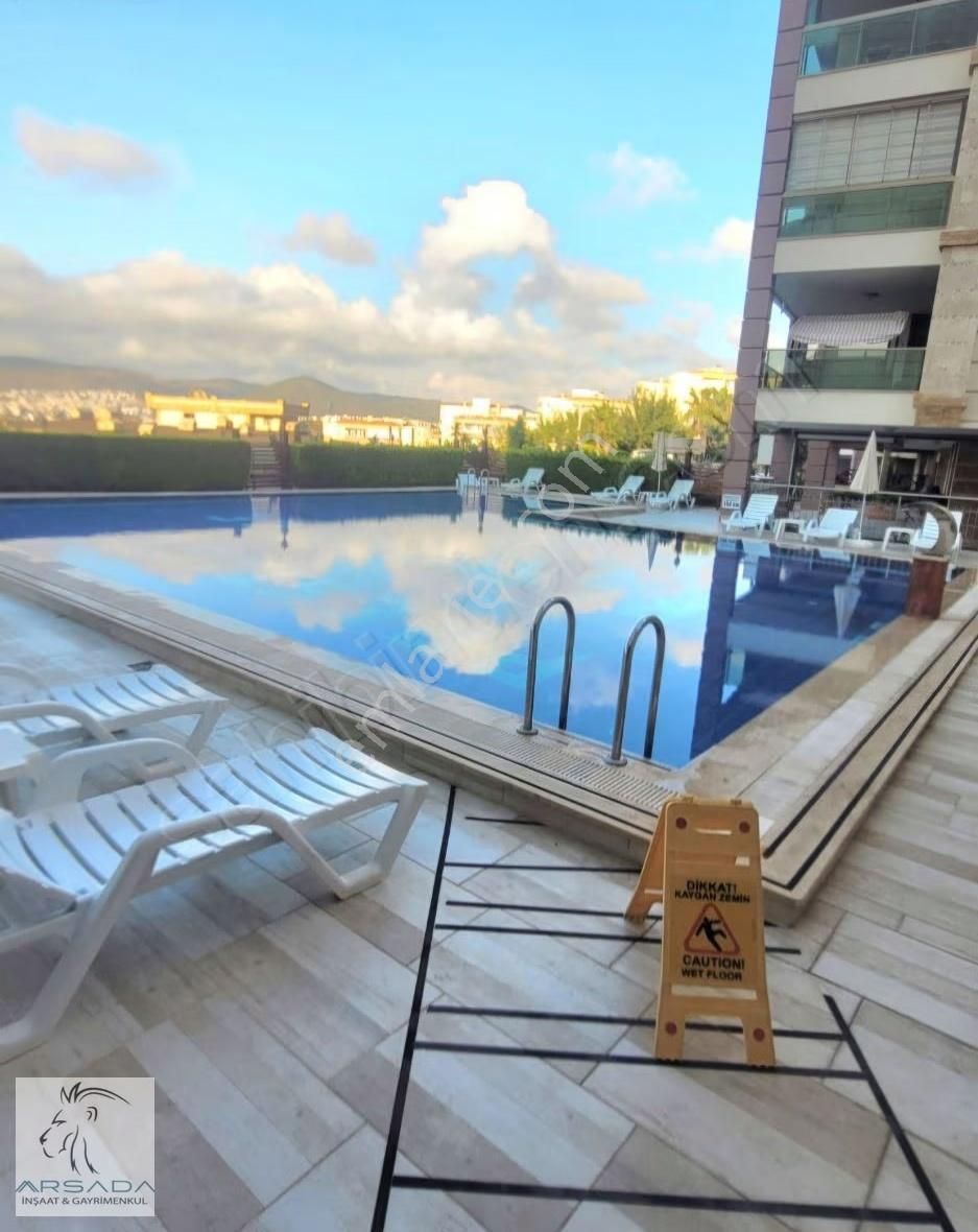 Kuşadası Kadınlar Denizin De Havuzlu Site İçinde Kiralık Boş 4+1