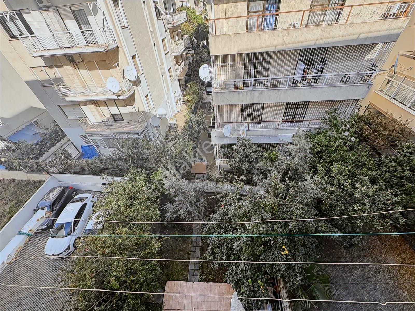 Bostanlı Gastronomi Sokağında Satılık 3+1 Geniş Daire - Görsel 2