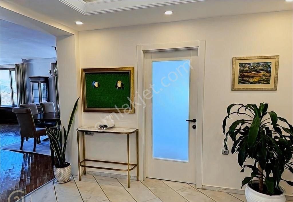 Oran Merkezde, Çınar Apartmanı'nda 4+1 Lüks Mobilyalı Kiralık - Görsel 33