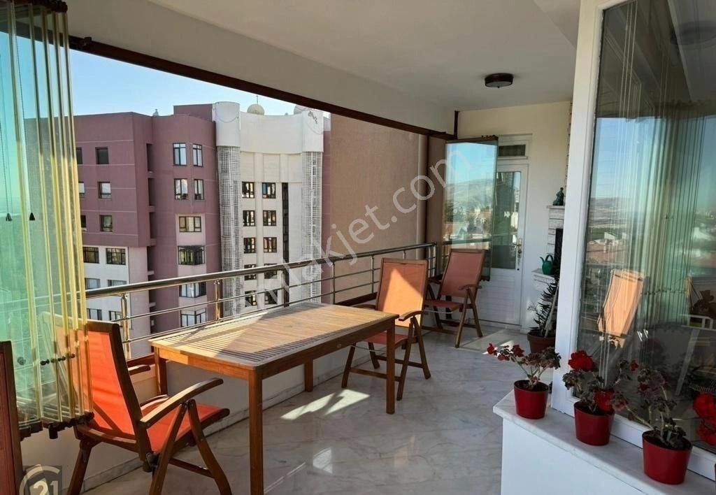Oran Merkezde, Çınar Apartmanı'nda 4+1 Lüks Mobilyalı Kiralık - Görsel 3