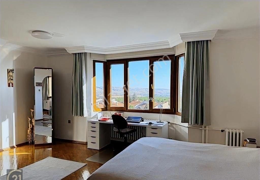 Oran Merkezde, Çınar Apartmanı'nda 4+1 Lüks Mobilyalı Kiralık - Görsel 13