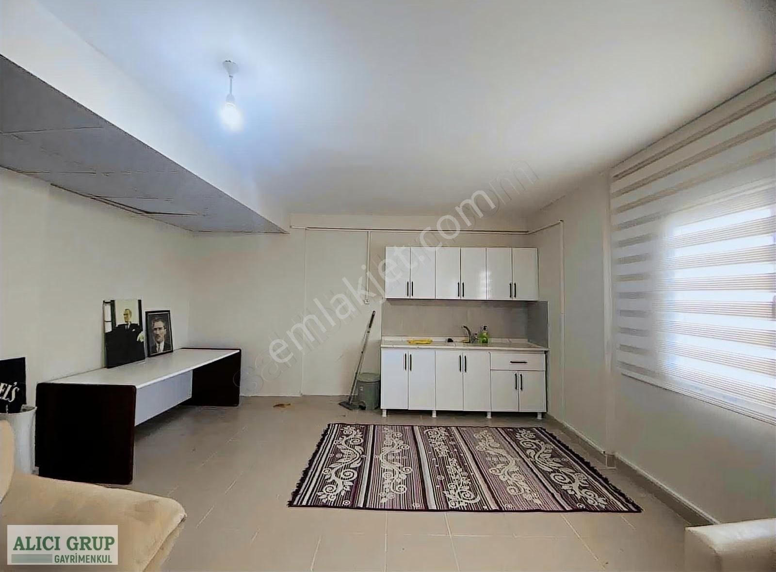 Kiralık,site İçerisinde Geniş 1+1 Ana Yola Yakın