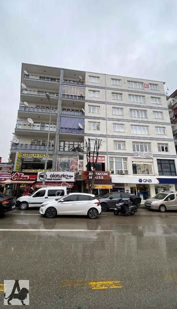 İvedik Caddesinde 380v Elektrikli Komple Bina Altı 180m2 İşyeri