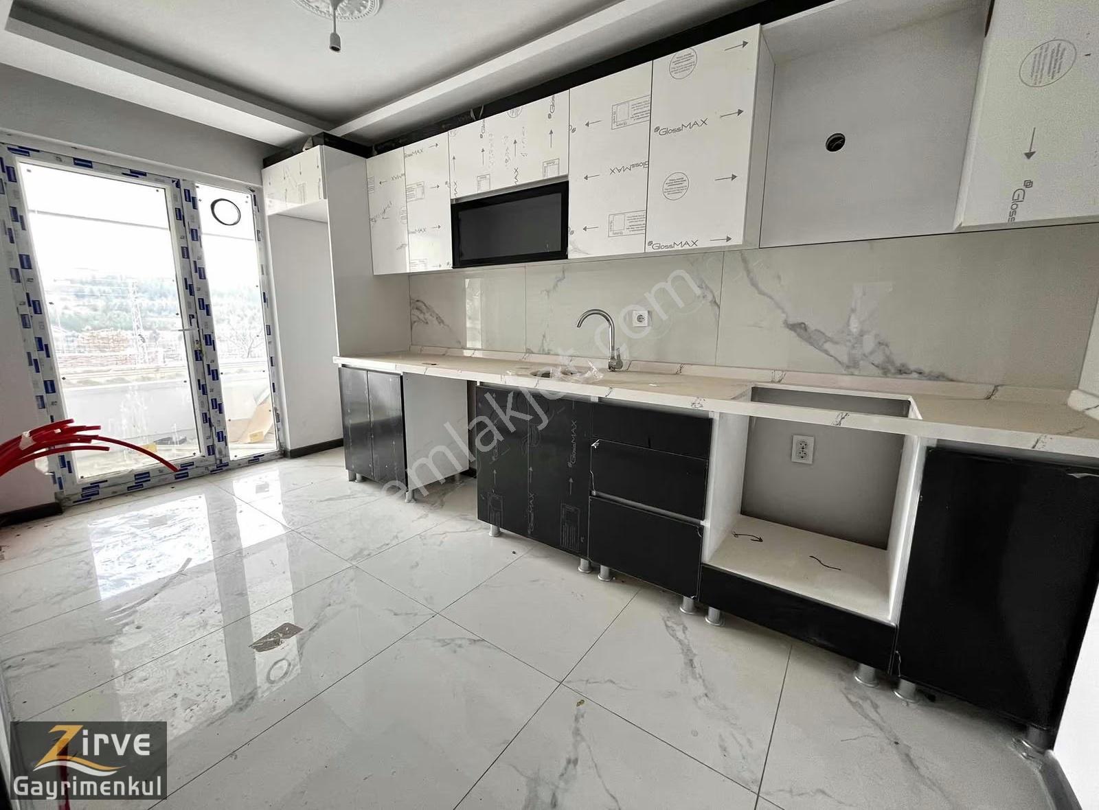 Zirve Gayrimenkulden Yeşiltepede Caddede Geniş Güney Cephe 3+1 - Görsel 21