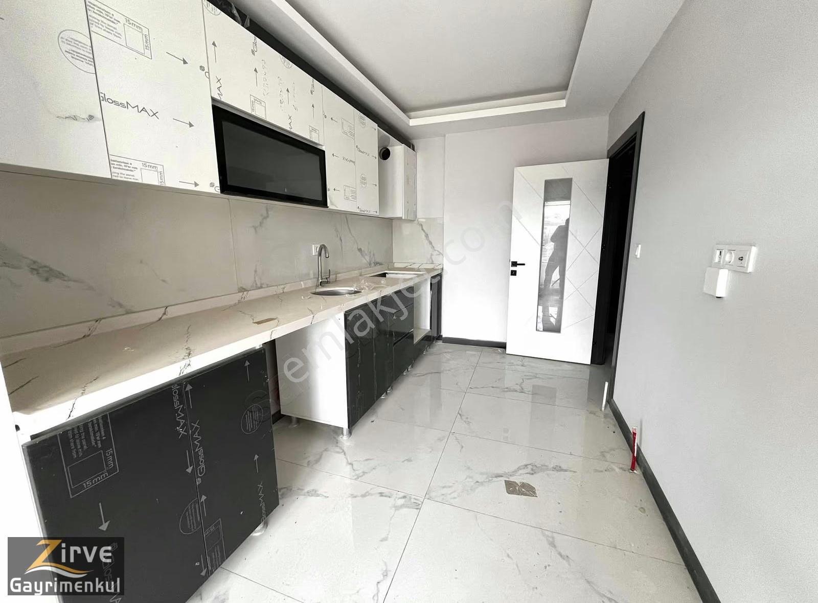 Zirve Gayrimenkulden Yeşiltepede Caddede Geniş Güney Cephe 3+1 - Görsel 18