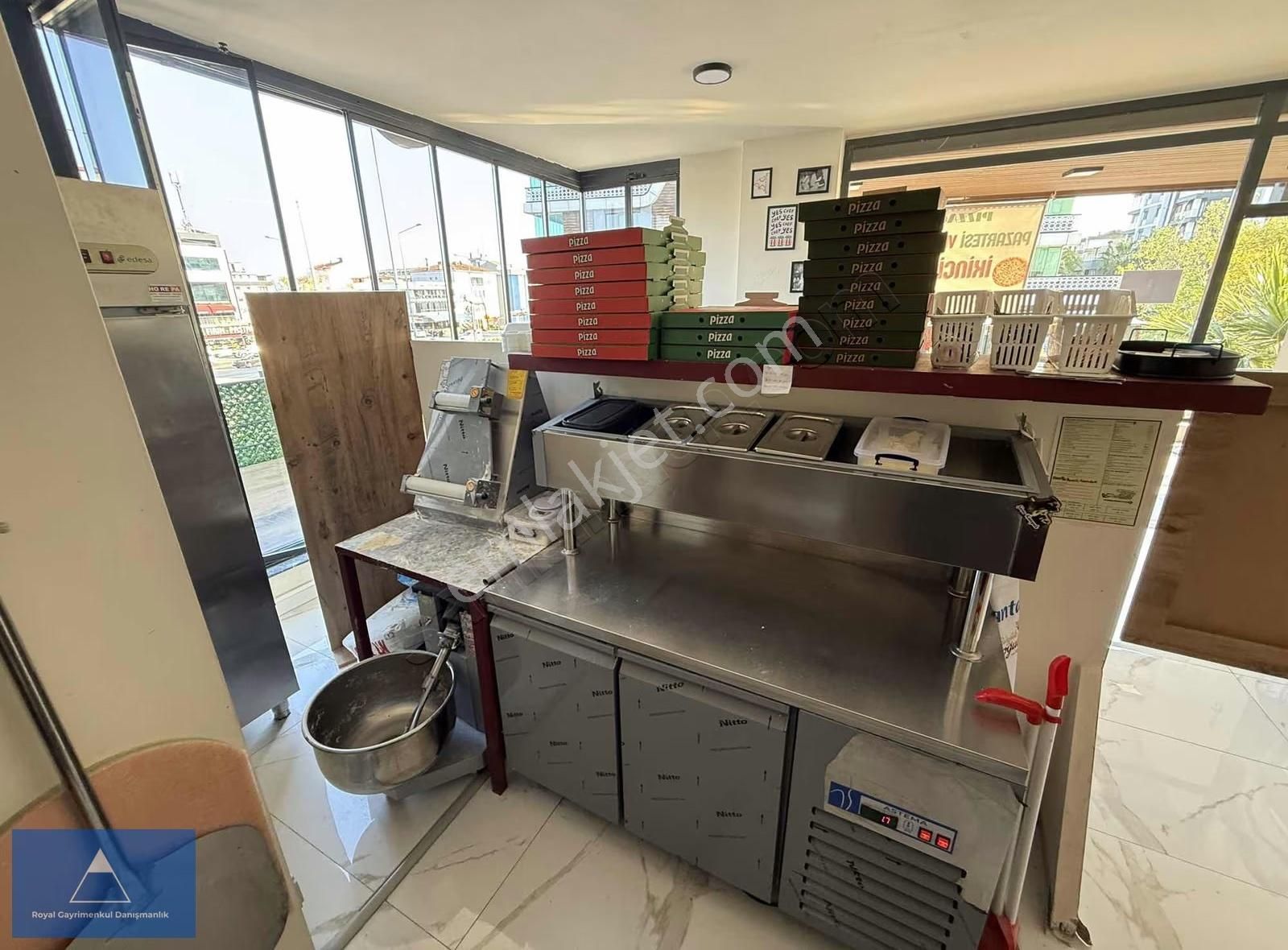 Körfez'in Kalbinde Atatürk Bulvarına Cephe Devren Kiralık İşyeri - Görsel 3