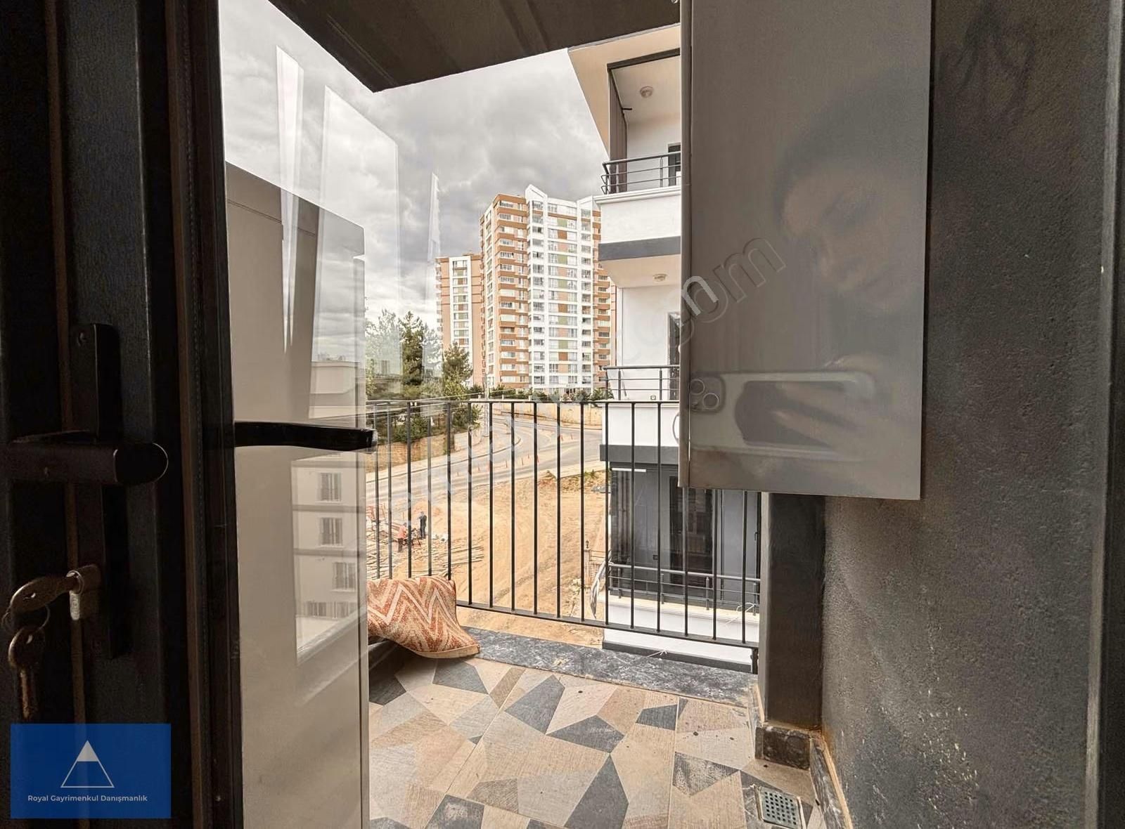 Atakum Devlet Hastanesine 100 M Eşyalı Ara Kat İskanlı 1+1 - Görsel 12