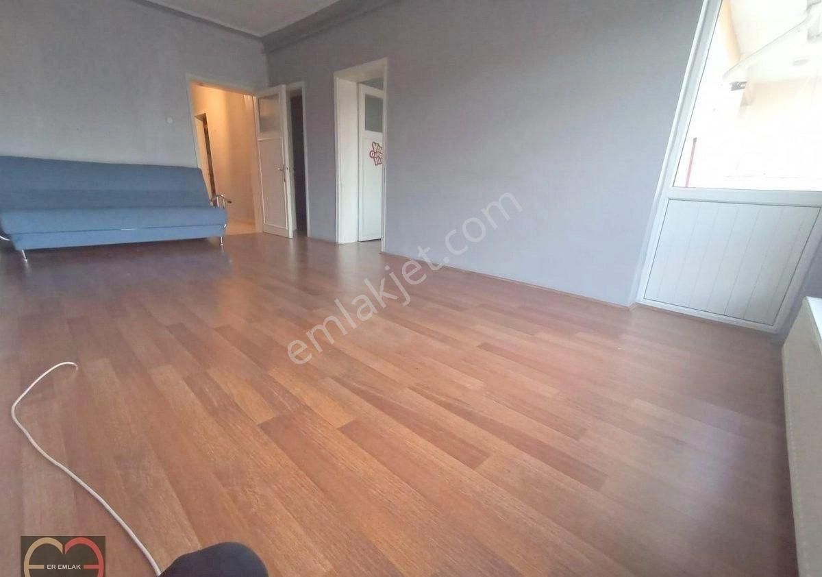 Gazi Mahallesi 'nde Silahtar Cd Yakını Katta 2+1 Kiralık Daire - Görsel 5