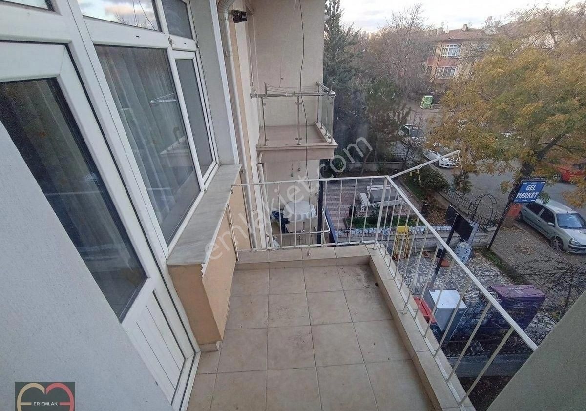 Gazi Mahallesi 'nde Silahtar Cd Yakını Katta 2+1 Kiralık Daire - Görsel 13