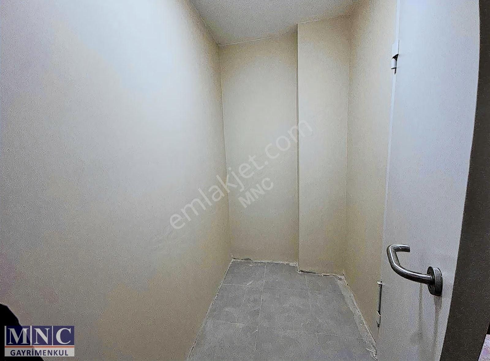 Erenköy Taşmektep Sokakta Aydınlık Balkonlu Satılık Daire - Görsel 7