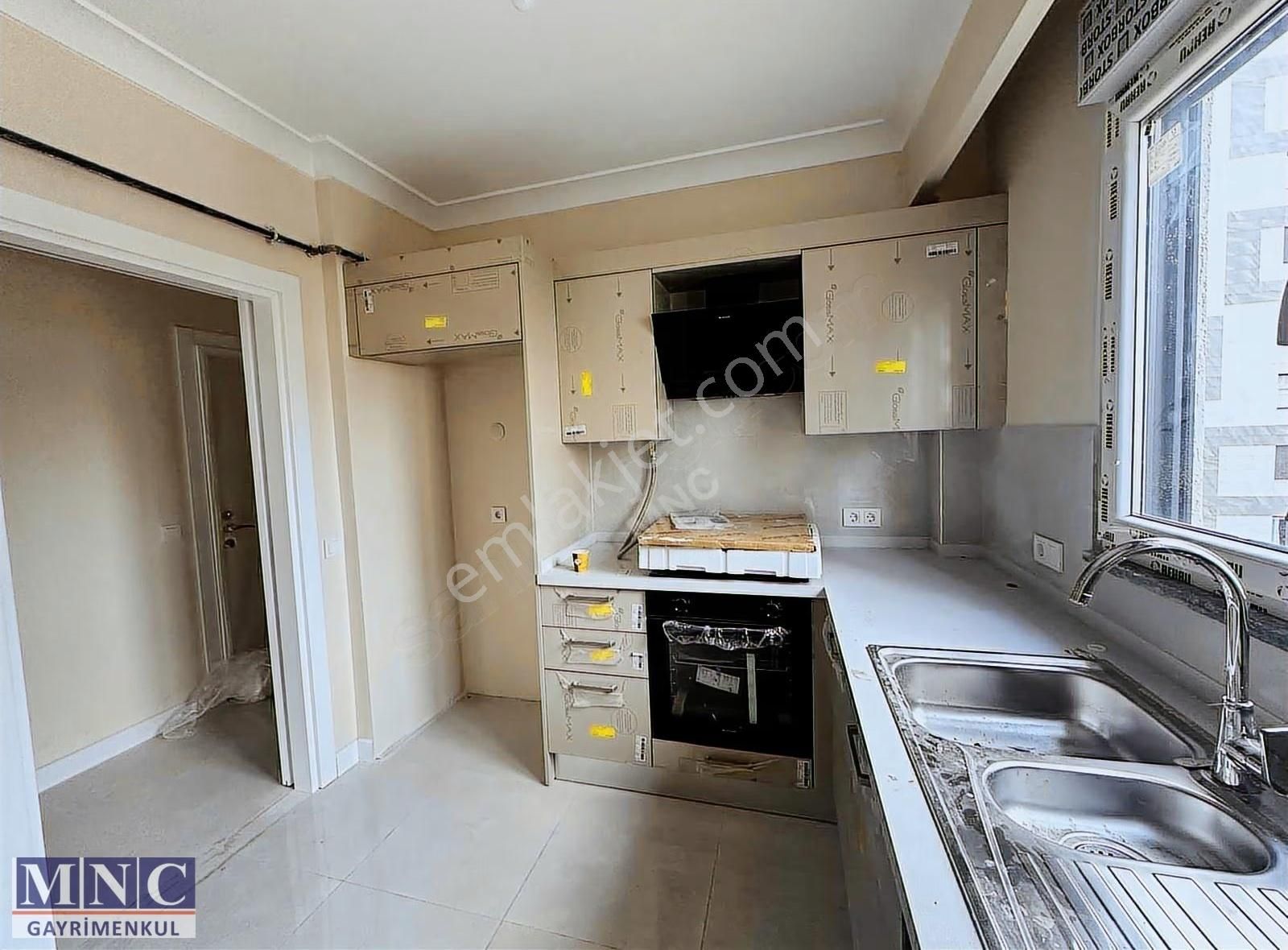 Erenköy Taşmektep Sokakta Aydınlık Balkonlu Satılık Daire - Görsel 18